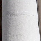 Fauteuil inclinable en tissu capitonné avec accents rivetées