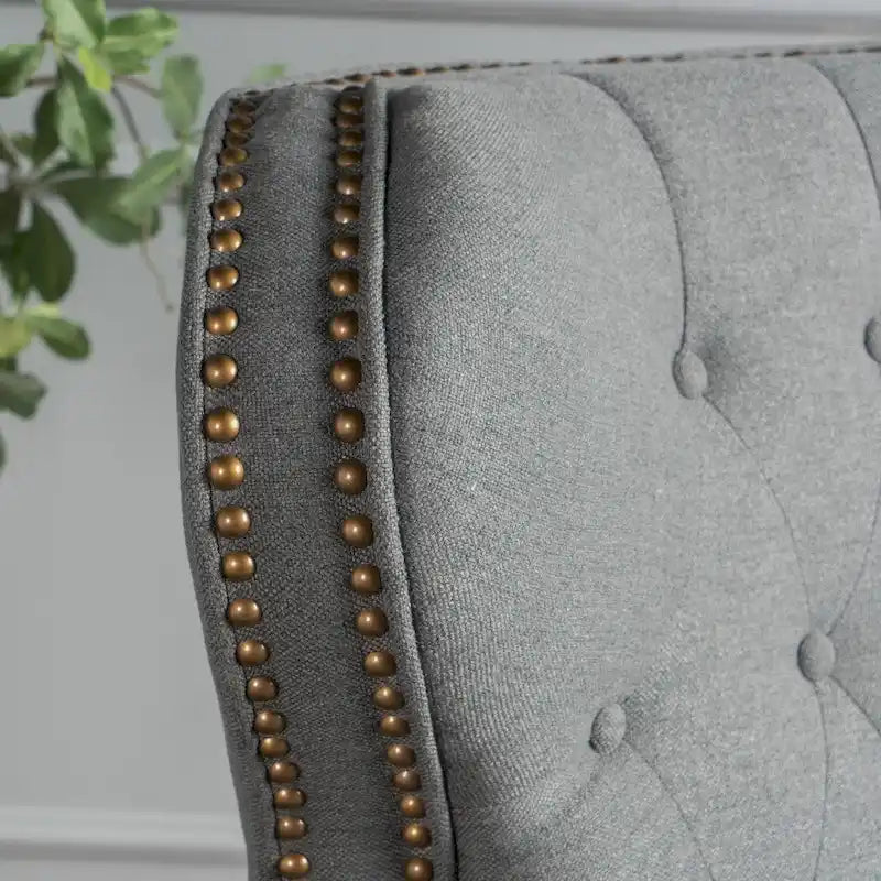 Fauteuil inclinable en tissu capitonné avec accents rivetées