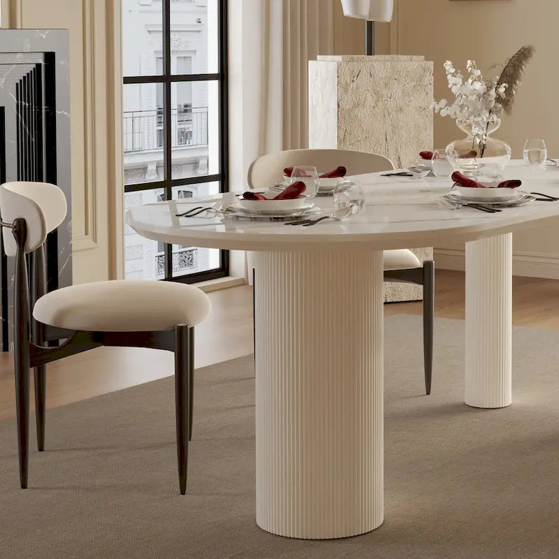 Table de salle à manger de luxe crémeuse avec pieds à colonnes romaines