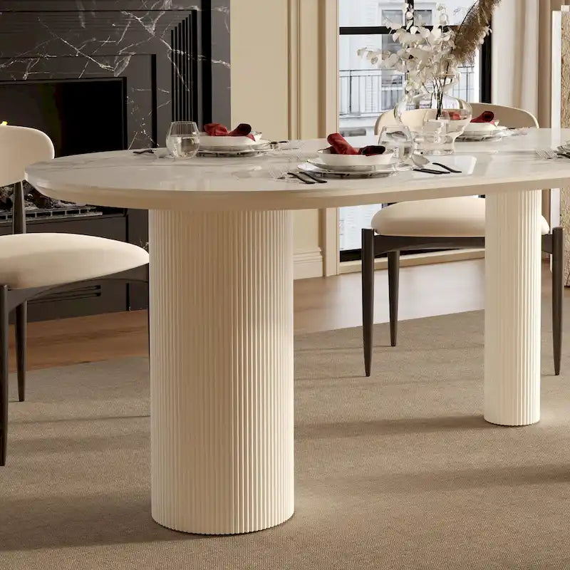 Table de salle à manger de luxe crémeuse avec pieds à colonnes romaines