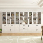 Grand buffet blanc, meuble de cuisine élégant avec portes vitrées d'exposition