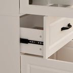 Grand buffet blanc, meuble de cuisine élégant avec portes vitrées d'exposition