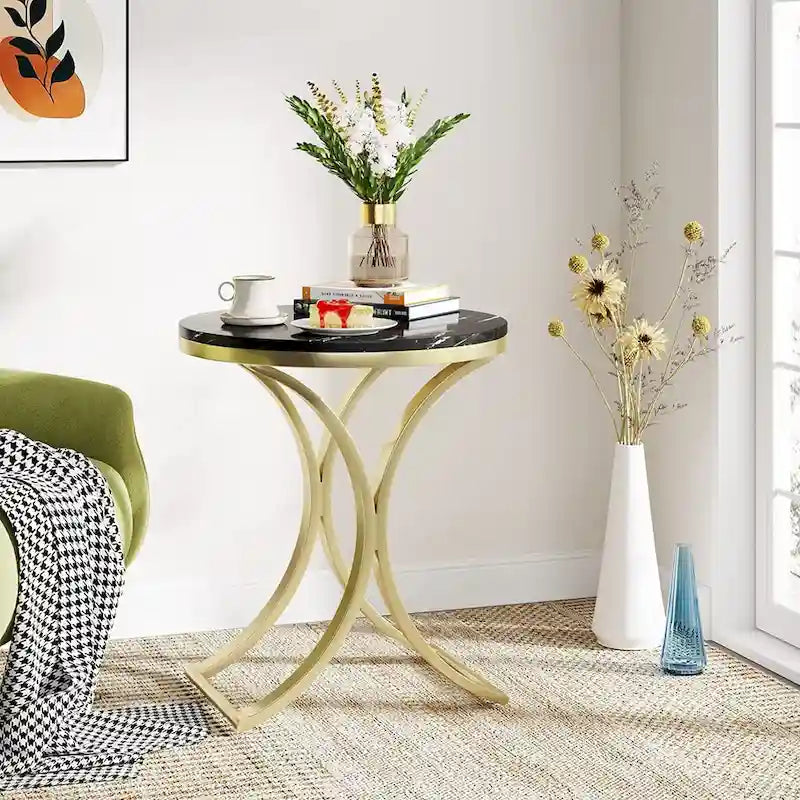 Petite table d'appoint ronde moderne avec cadre en métal doré et placage en faux marbre, en bois composite, pour le salon