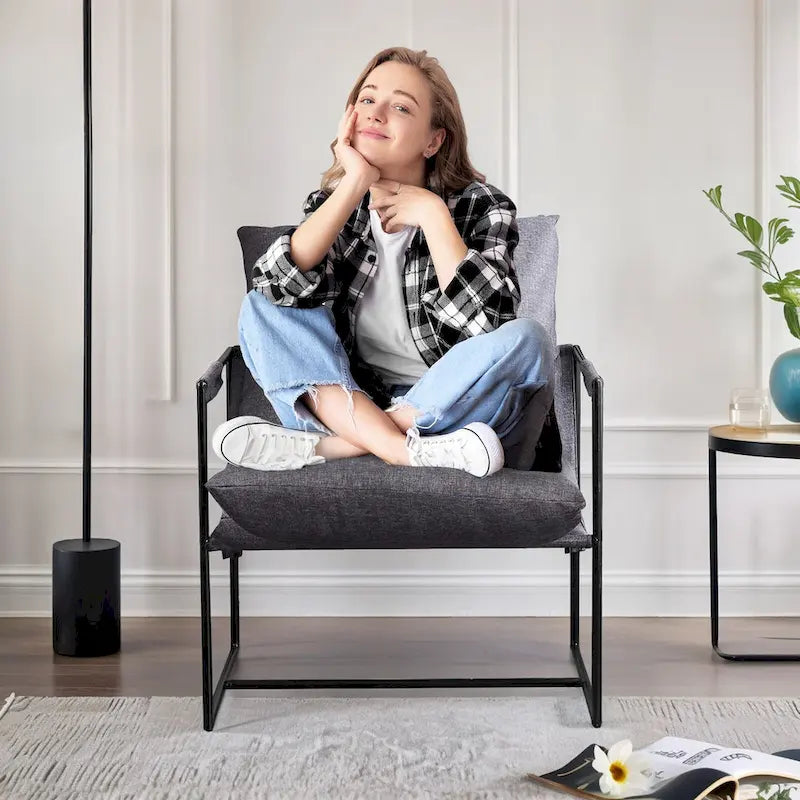Chaise longue en lin d'intérieur, chaise d'appoint moderne avec deux coussins doux amovibles, chaise de style industriel avec cadre en métal, chaise confortable