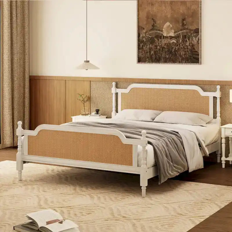 Lit plateforme de style traditionnel avec tête et pied de lit en rotin