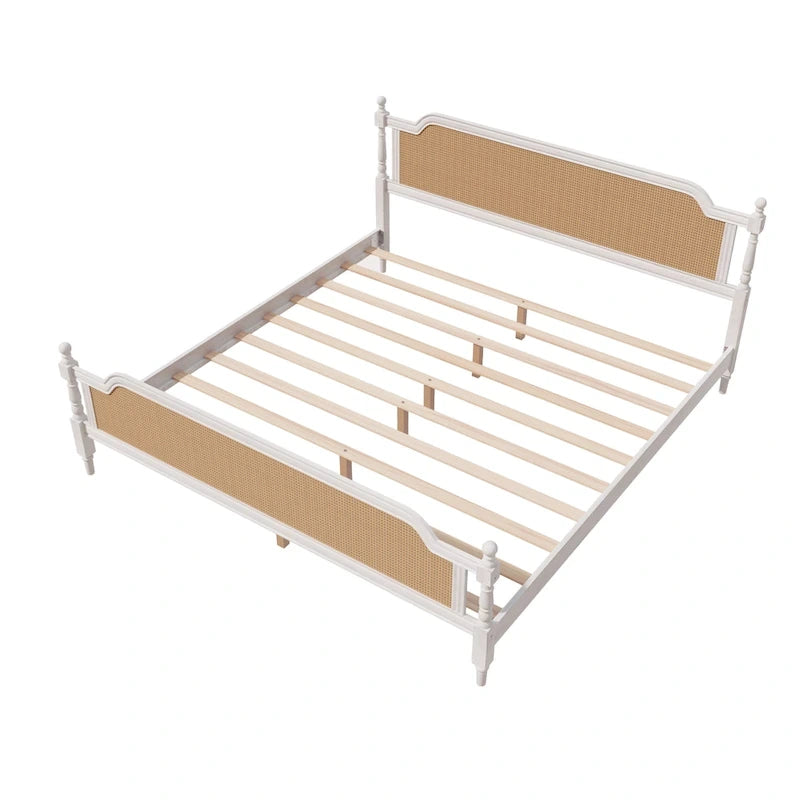 Lit plateforme de style traditionnel avec tête et pied de lit en rotin